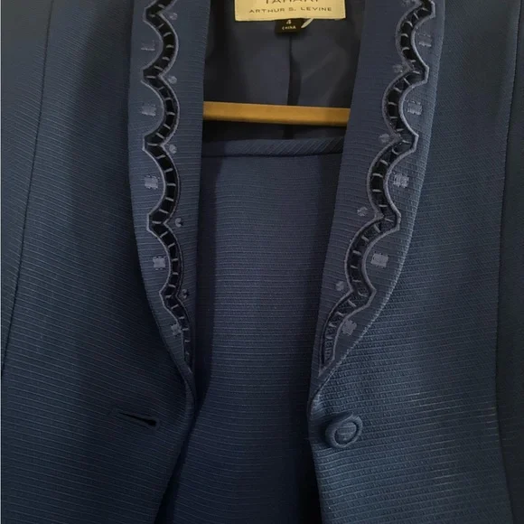 Tahari royal blue suit with matching skirt size 6